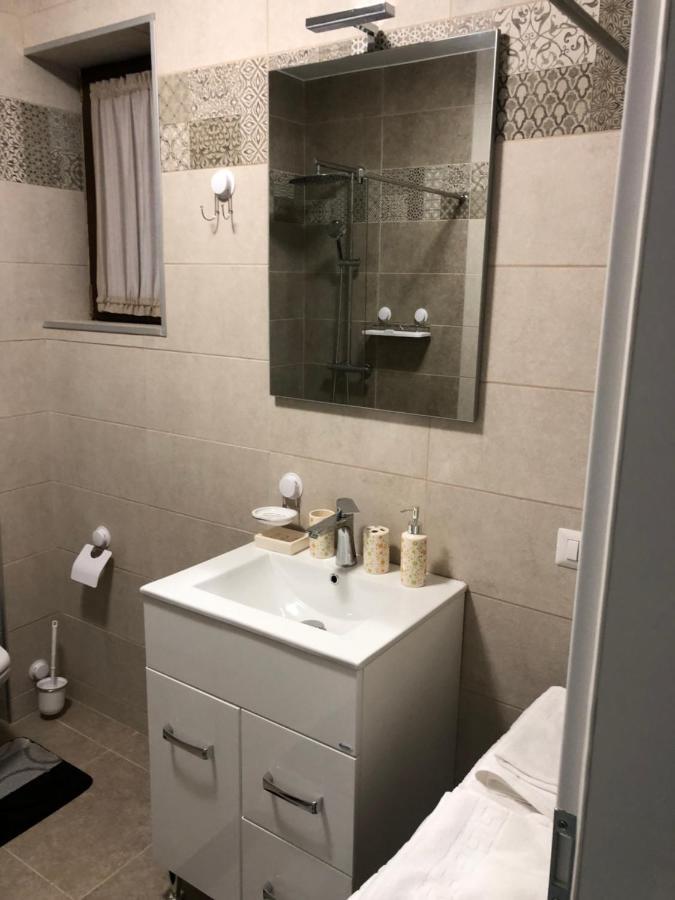 Aleria de piatra Aparthotel Piatra Neamţ Esterno foto